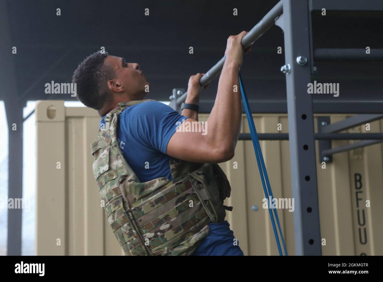 V Corps Soldaten nehmen an der Murph Challenge in Fort Knox, Kentucky, 27. Mai 2021 Teil. Die Herausforderung besteht in Anerkennung von LT. Michael P. Murphy, einem SEALOFFIZIER der US-Marine, der für seine heldenhaften Taten während des Krieges in Afghanistan die Ehrenmedaille erhalten hat. Stockfoto