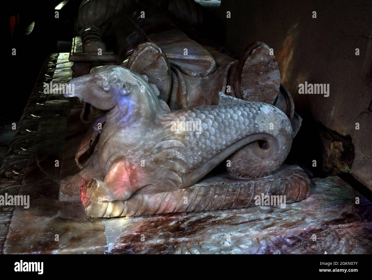 Brudenell-Denkmal Hippocampus Detail, St. Denys Church, Stonton Wyville, Leicestershire, England, VEREINIGTES KÖNIGREICH Stockfoto