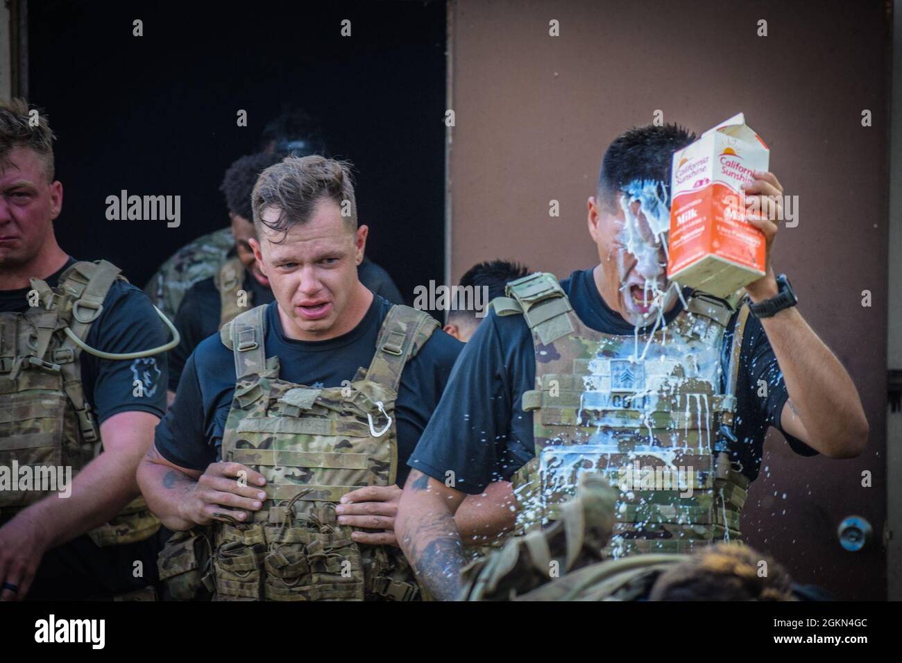 #GotMilk „der Zweck der Gaskammer ist es, richtig zu lernen, wie man die M50 Pro Maske verwendet, die Soldaten vor tödlichen Chemikalien schützen kann.“ insider.com/united-states-army-recruits-train-inside-tear-gas-chamber-2020-03 Stockfoto