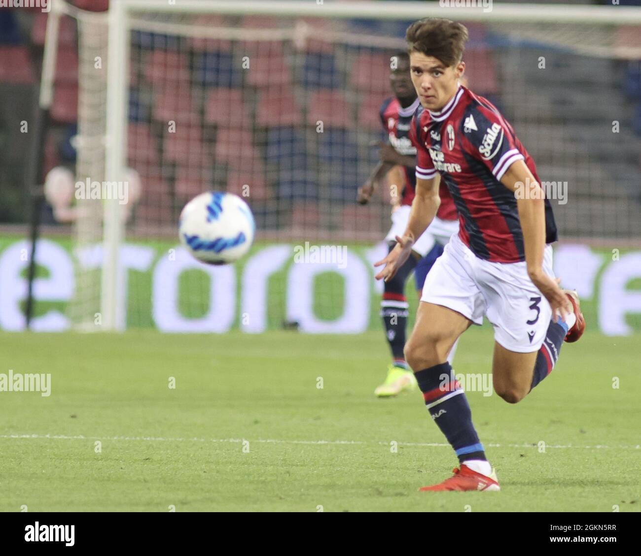 Bologna, Italien. September 2021. Aaron Hickey -Bologna während Bologna FC vs Hellas Verona FC, Italienische Fußballserie A Spiel in Bologna, Italien, September 13 2021 Quelle: Independent Photo Agency/Alamy Live News Stockfoto