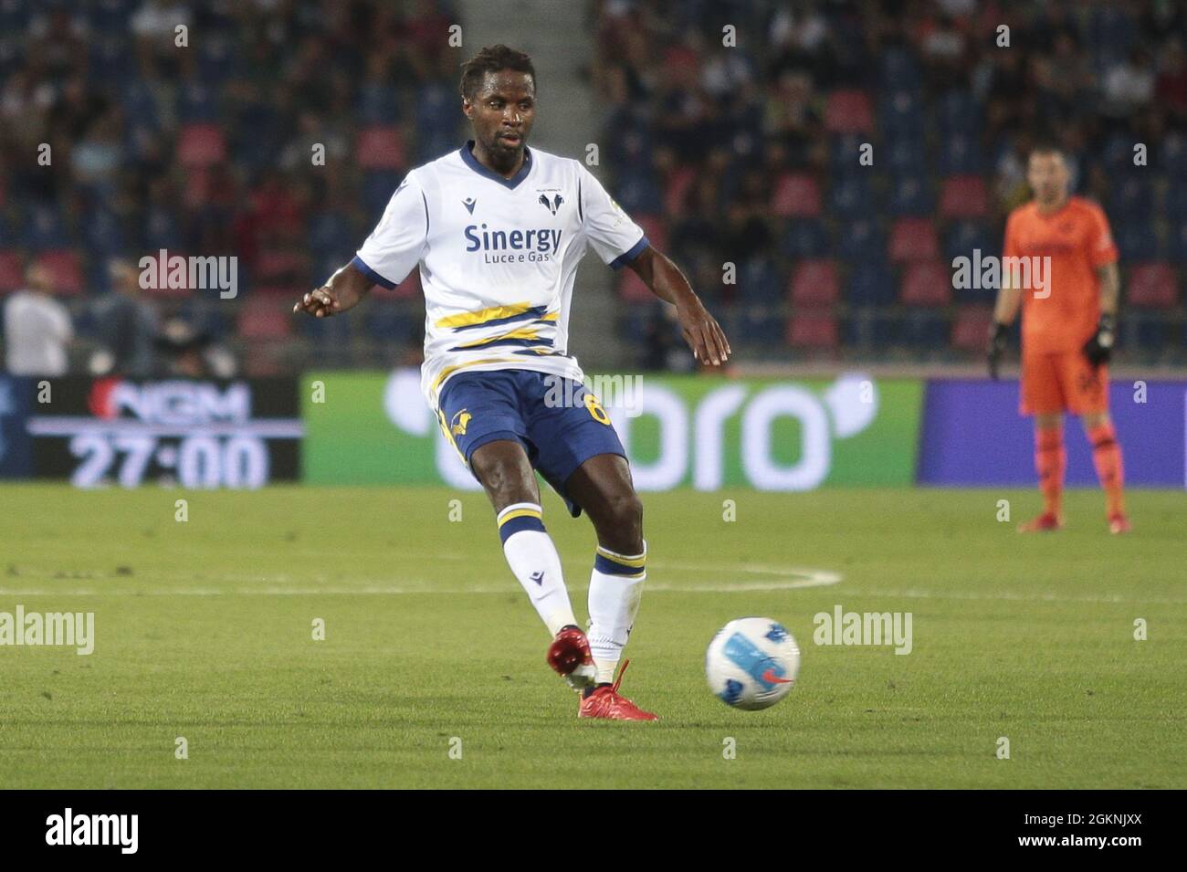 Bologna, Italien. September 2021. Adrien Tamaze -Hellas Verona während Bologna FC vs Hellas Verona FC, Italienische Fußballserie A Spiel in Bologna, Italien, September 13 2021 Quelle: Independent Photo Agency/Alamy Live News Stockfoto