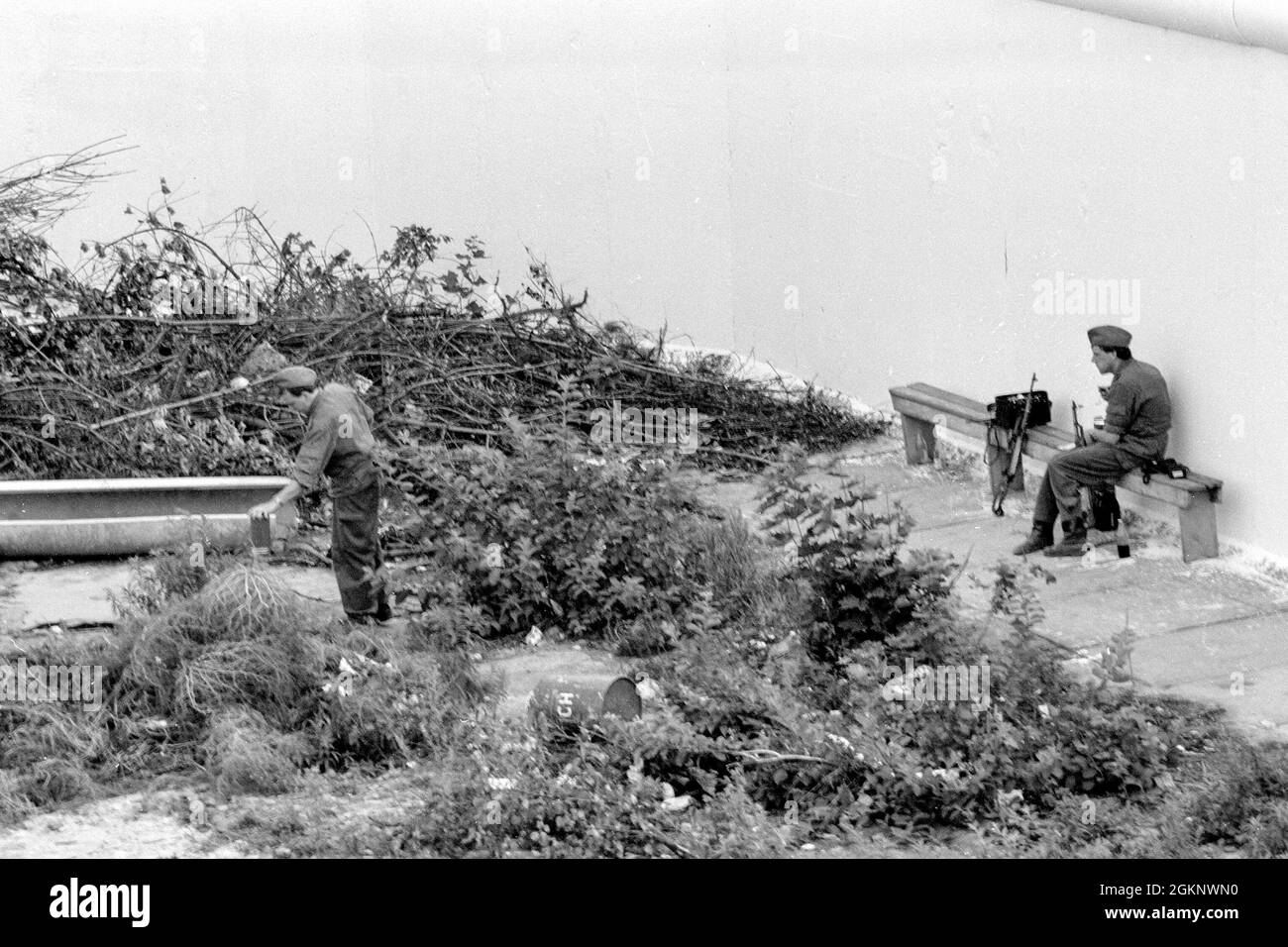 Mittagspause an der Berliner Mauer im Sommer 1989 Stockfoto