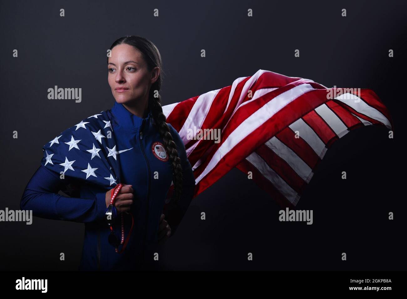 Sgt. First Class Elizabeth Marks, eine Soliderathletin im World Class Athlete Program der US-Armee, brach zwei amerikanische Rekorde bei den Paralympischen Schwimmwettkämpfen im Juni 17-21, als sie sich für die Sommerspiele qualifizierte. Stockfoto