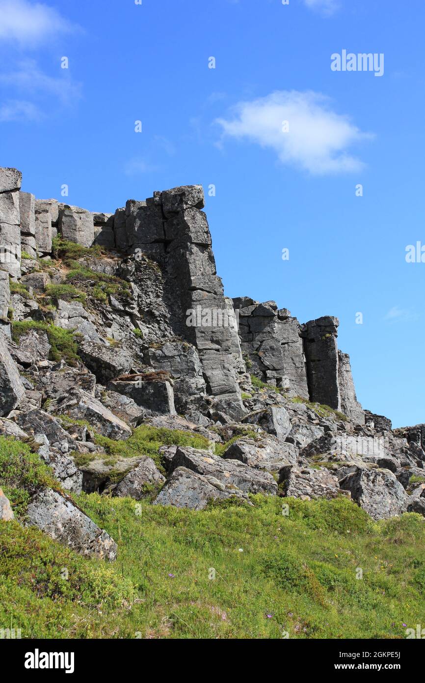 Dramatische sechseckige Basalt-Lavasäulen, Island Stockfoto