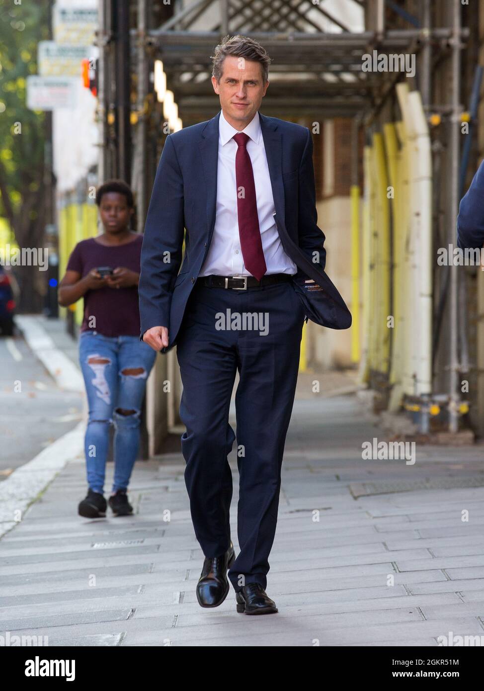 Der Minister für Bildung, Gavin Williamson, kommt von den Millbank Studios zum Bildungsministerium, nachdem er eine Reihe von fernseh- und Radiosendungen aufgenommen hat Stockfoto