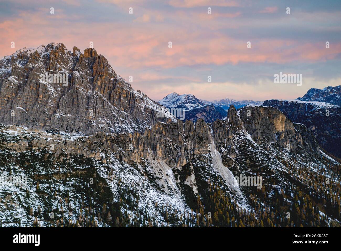 Monte Cristallo bei Sonnenaufgang, Dolomiten, Cortina d'Ampezzo, Provinz Belluno, Venetien, Italien, Europa Stockfoto