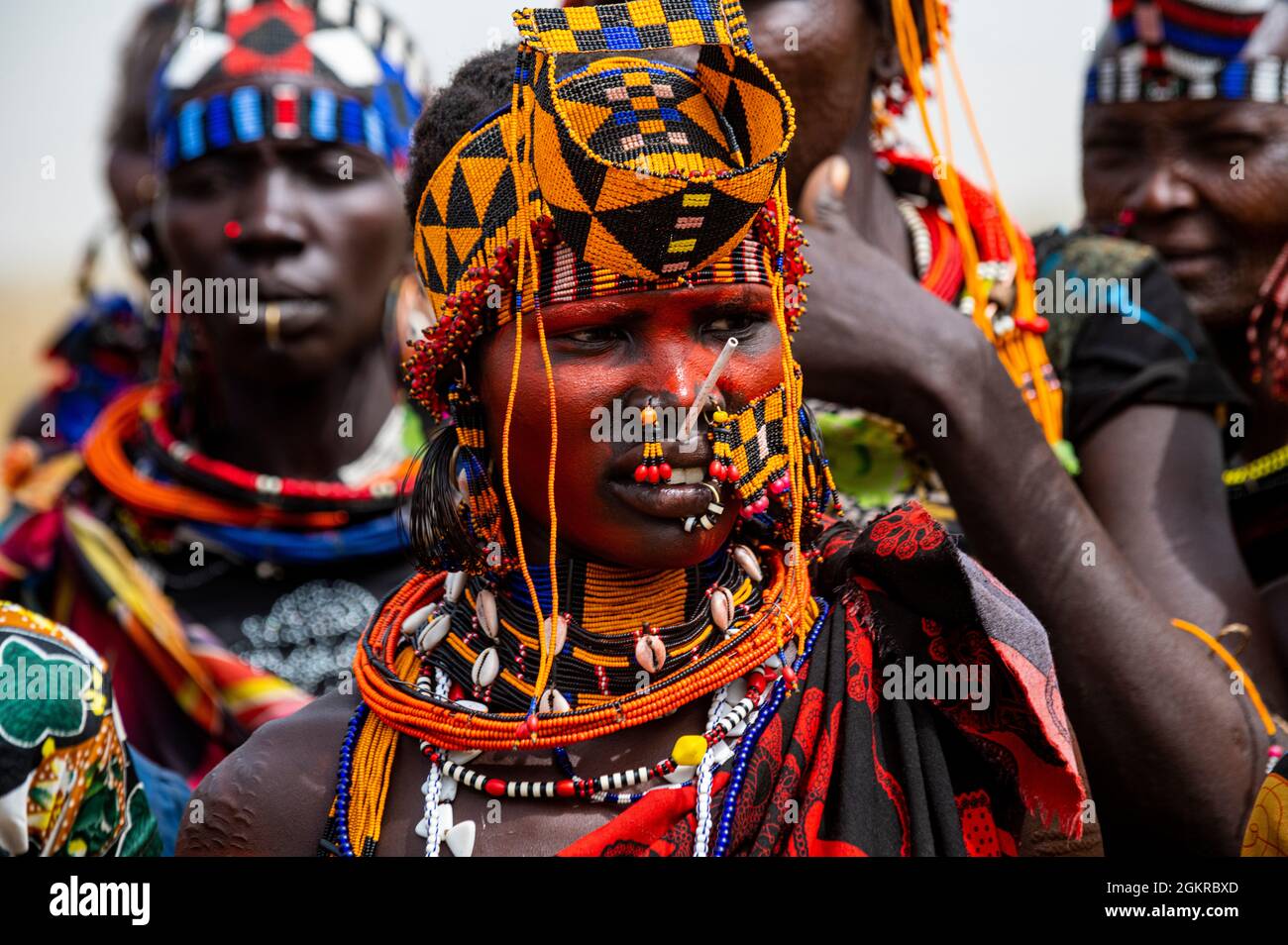 Traditionell gekleidete Frau des Stammes der Jiye, Staat der östlichen Äquatorien, Südsudan, Afrika Stockfoto