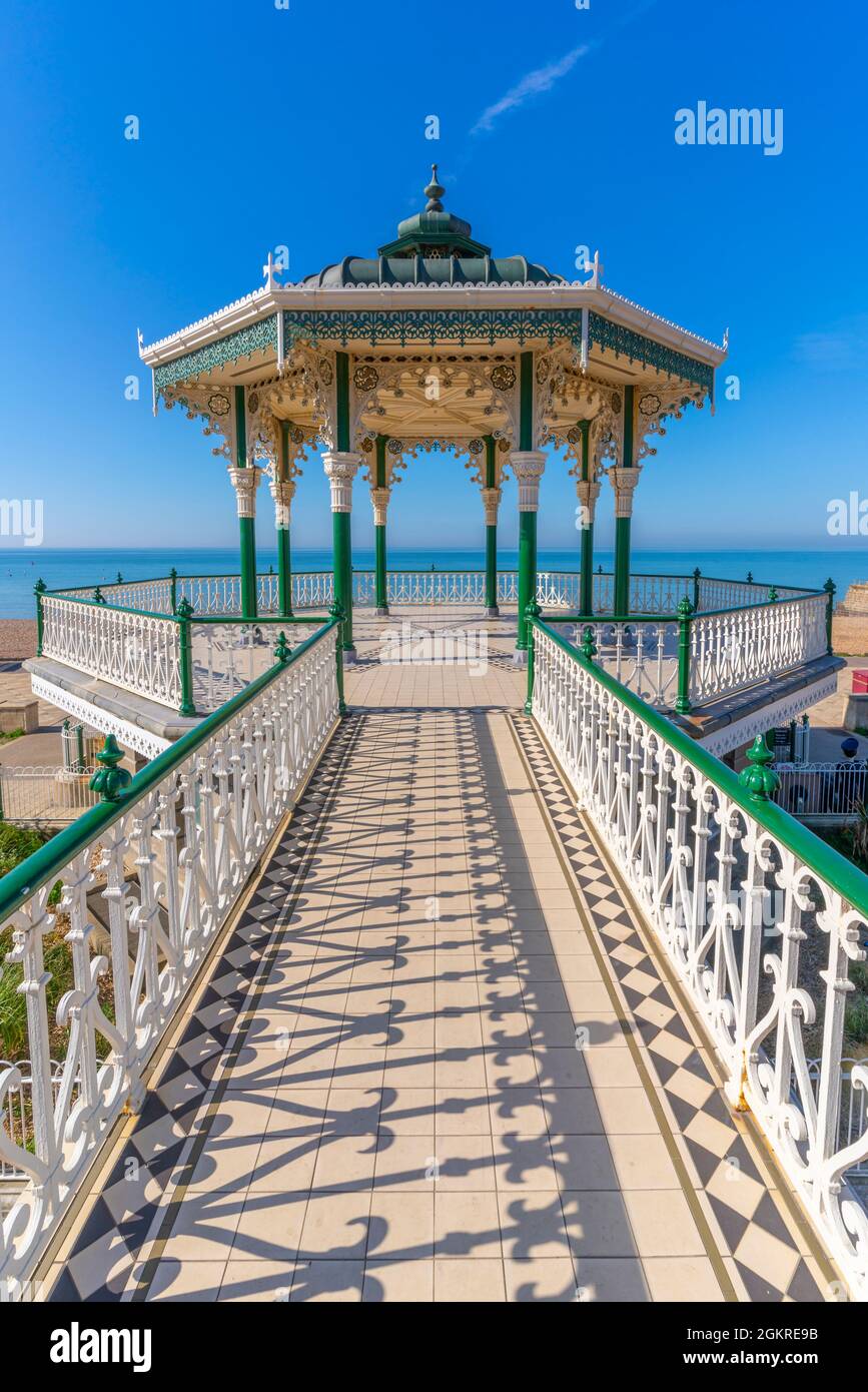 Blick auf den verzierten Bandstand am Meer, Brighton, East Sussex, England, Vereinigtes Königreich, Europa Stockfoto