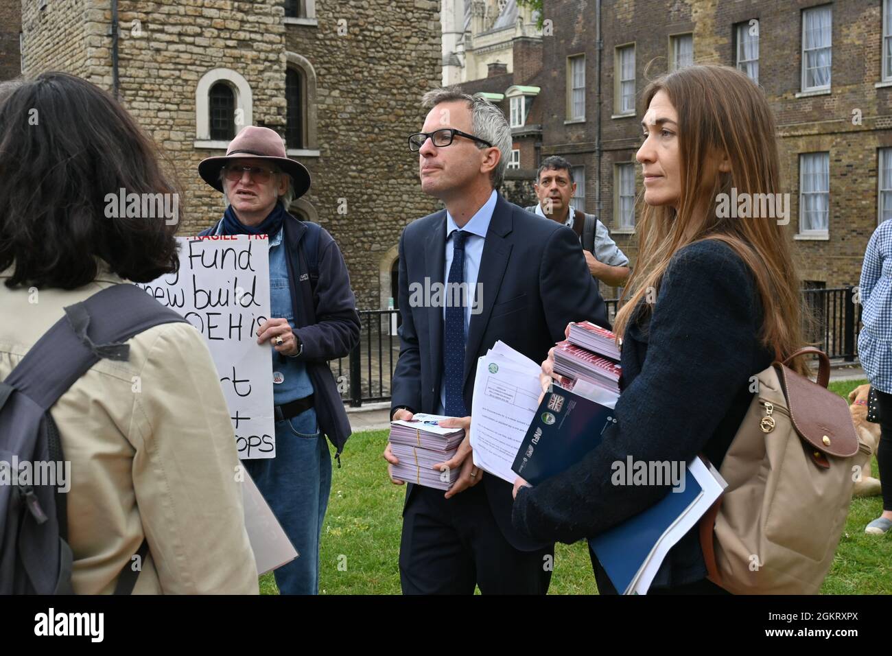 James Wild kommt und zeigt Unterstützung für den Protest der Norfolk-Gemeinde zur Rettung des Queen Elizabeth-Krankenhauses im Old Palace Yard, London, Großbritannien, am 2021-09-15 Stockfoto