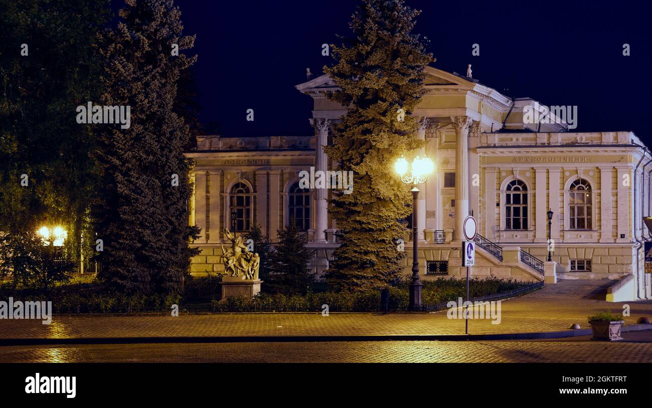 Nachtfoto des Gebäudes des Lokalen Geschichtsmuseums in Odessa Ukraine. Stockfoto