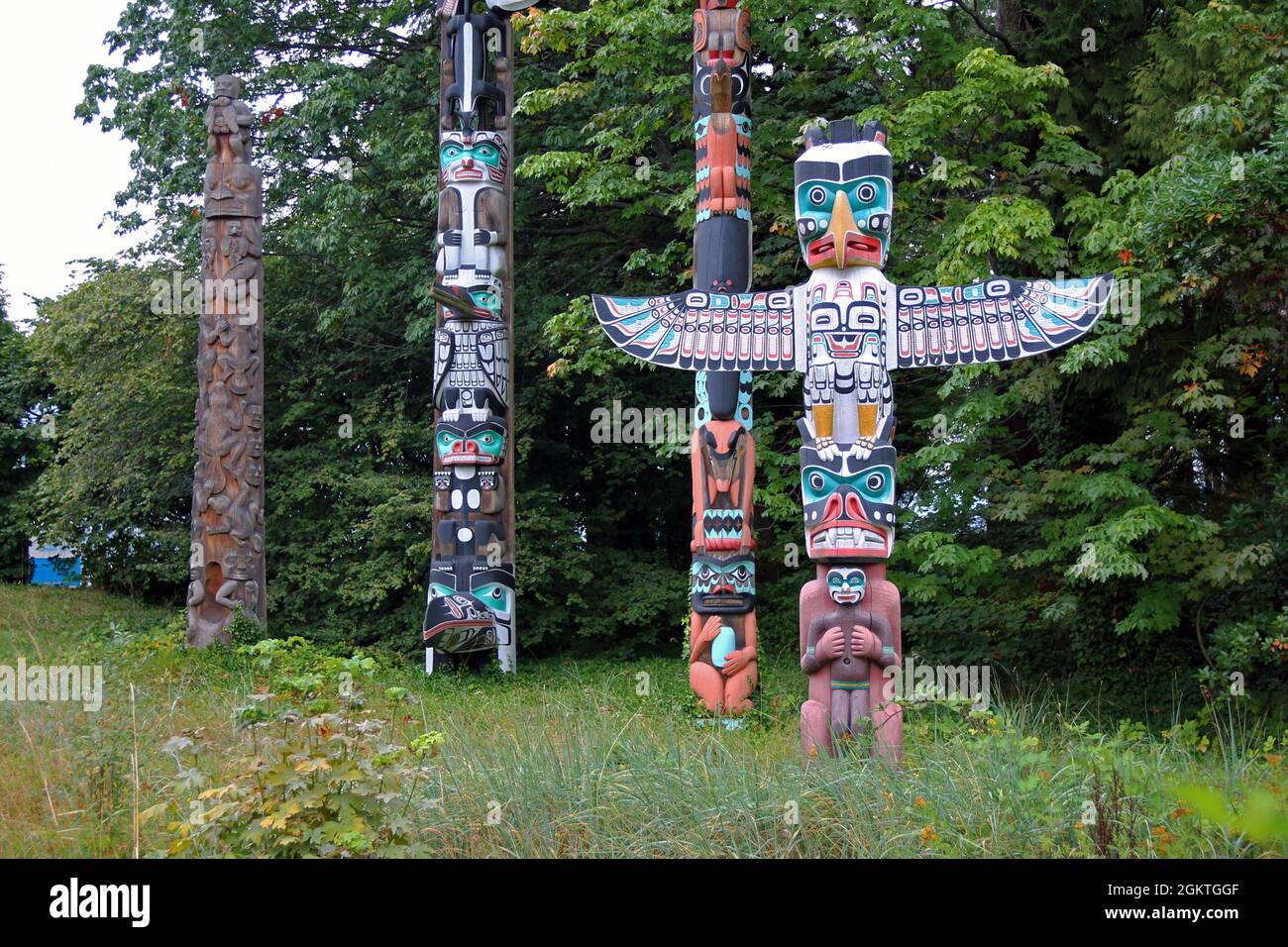 Farbige und traditionelle Totempfähle im Stanley Park in Vancouver Stockfoto