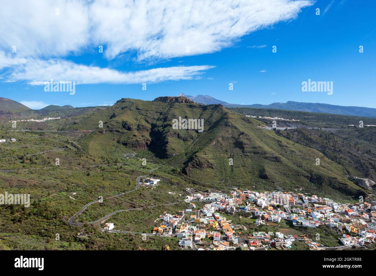 Wandern in den Bergen von Teno mit schöner Aussicht auf die Stadt Tamaimo, Teneriffa, Gran Canaria, Spanien Stockfoto