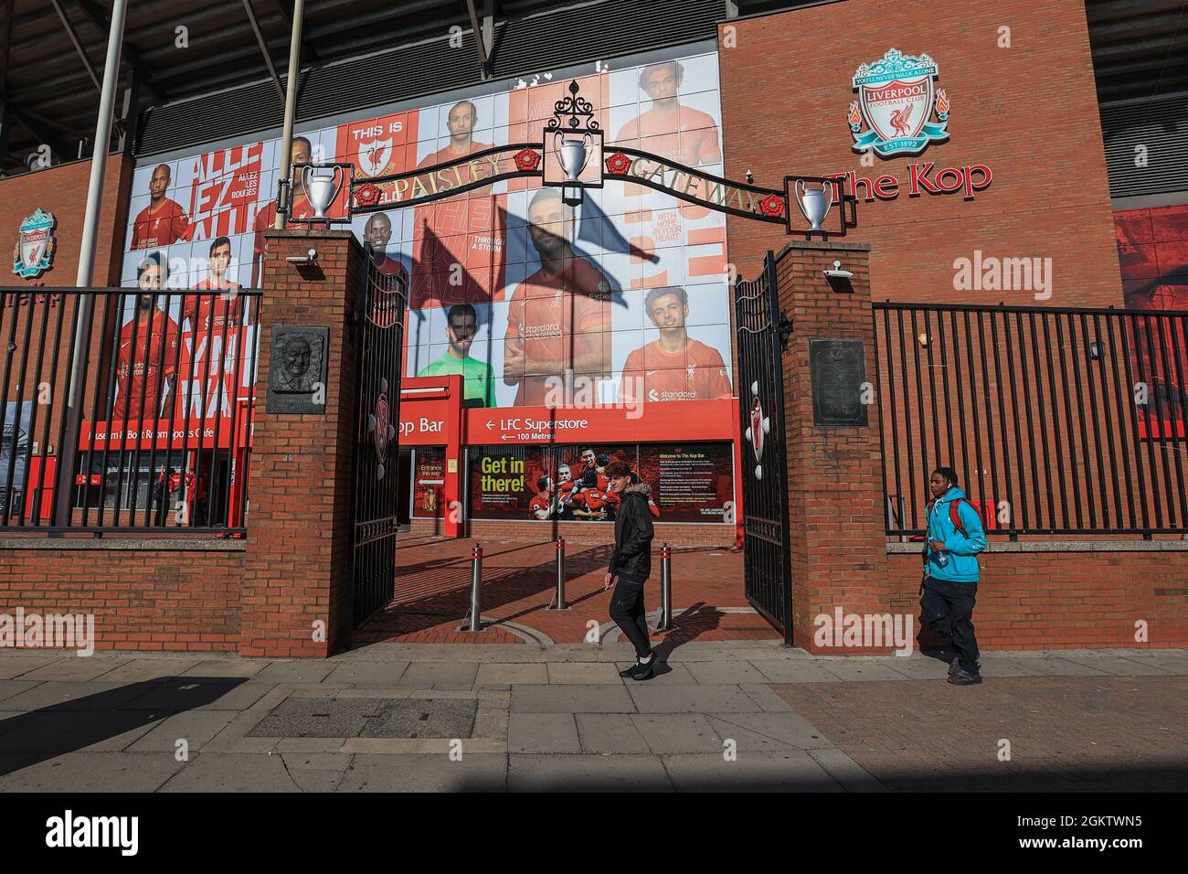 Liverpool, Großbritannien. September 2021. Das Paisley Gateway, das am 9/15/2021 auf den Kop in Anfield in Liverpool, Großbritannien, führt. (Foto von Mark Cosgrove/News Images/Sipa USA) Quelle: SIPA USA/Alamy Live News Stockfoto