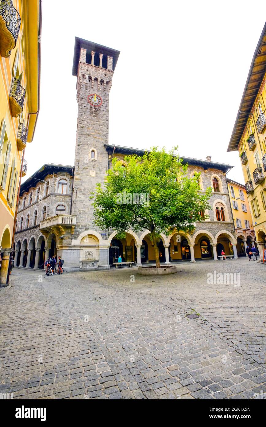 Palazzo Civico (Rathaus) in Bellinzona ist eine Gemeinde, eine historische Schweizer Stadt und die Hauptstadt des Kantons Tessin in der Schweiz. Stockfoto