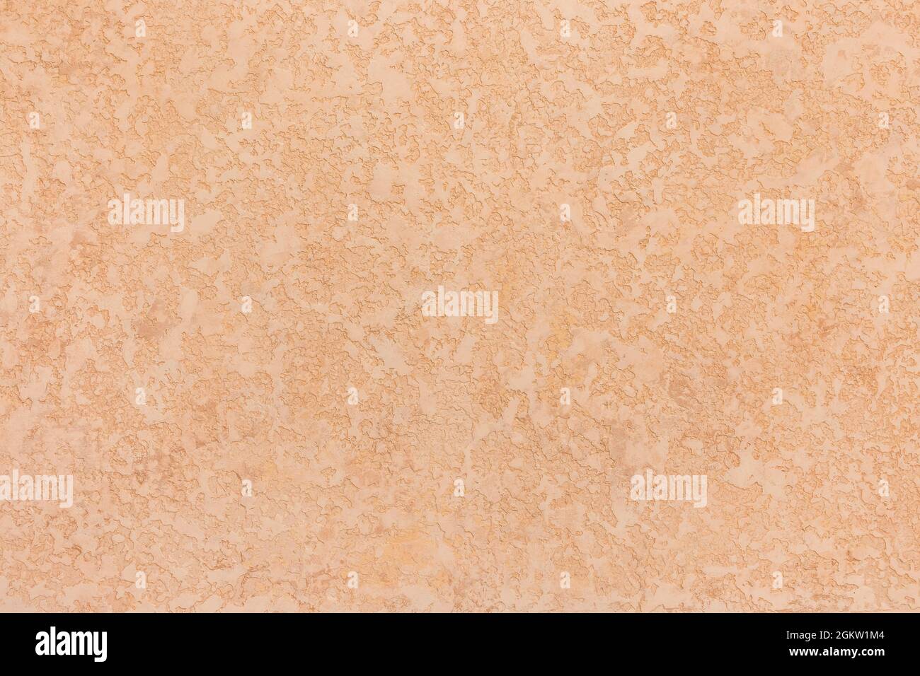 Helle, warme Sandwand mit abstraktem Muster und Innenstruktur aus Stuckhintergrund. Stockfoto