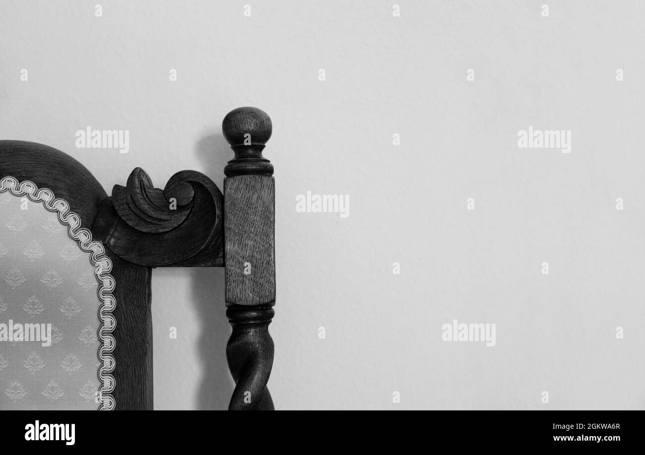 Schwarz-Weiß Detail von Antik Holz Gerste Twist Stuhl Stockfoto