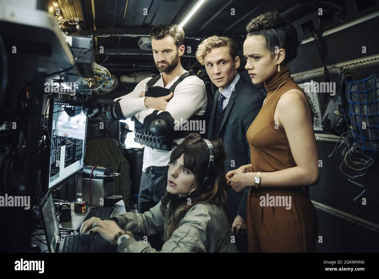 Army of Thieves ist ein anstehender amerikanisch-deutscher romantischer Comedy-Heist-Film mit Zombies von Matthias Schweighöfer, produziert von Deborah Snyder und Zack Snyder. Dieses Foto ist ausschließlich für redaktionelle Zwecke bestimmt und unterliegt dem Urheberrecht des Filmunternehmens und/oder des Fotografen, der vom Film- oder Produktionsunternehmen beauftragt wurde, und kann nur von Publikationen im Zusammenhang mit der Bewerbung des oben genannten Films reproduziert werden. Eine obligatorische Gutschrift an das Filmunternehmen ist erforderlich. Der Fotograf sollte auch bei Bekanntwerden des Fotos gutgeschrieben werden. Stockfoto