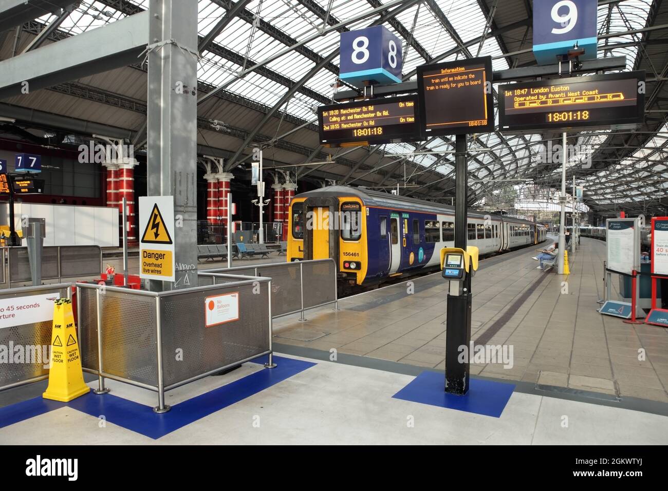 Northern Class 156 Diesel-Mehreinheit-Nr. 156461 am Bahnhof Liverpool Lime Street, Großbritannien. Stockfoto