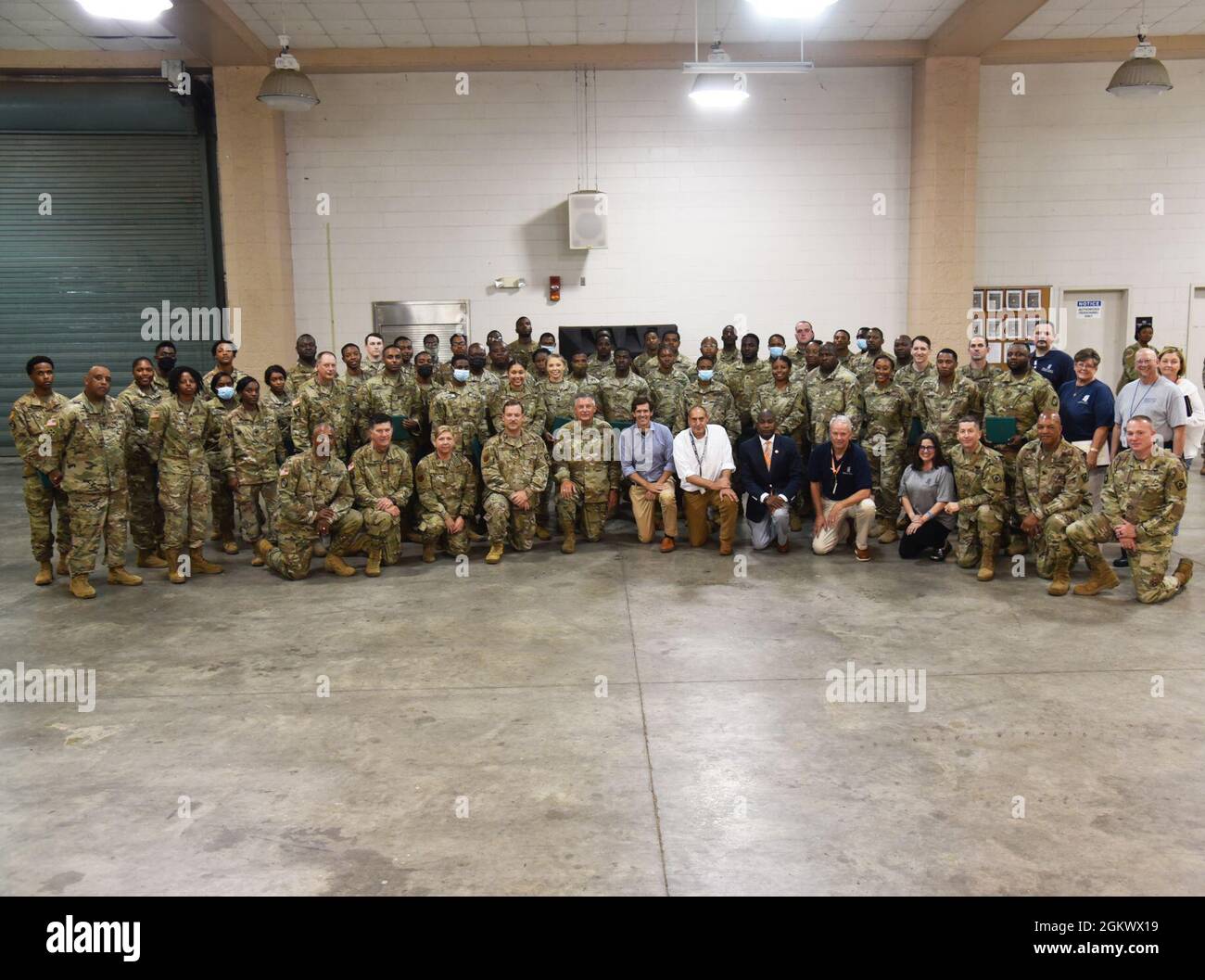 Die COVID-Preisträger und -Moderatoren posieren für ein Gruppenfoto nach einer Preisverleihung in Greenville, Mississippi, am 13. Juli 2021. Stockfoto