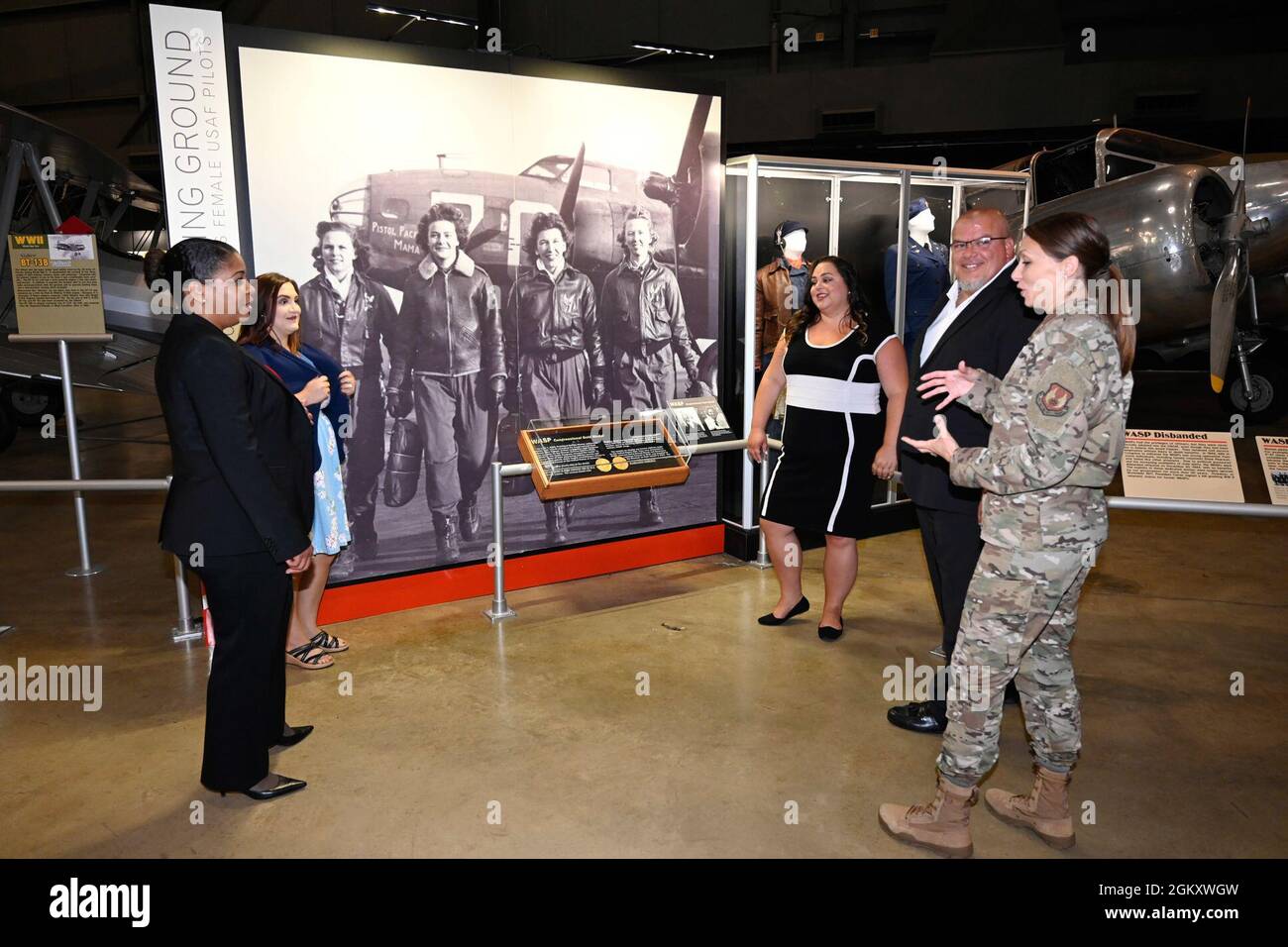 Arbeitsgruppe der U.S. Air Force Materials Command Diversity, Equity, Inclusion and Accessibility am National Museum of the U.S. Air Force. Stockfoto