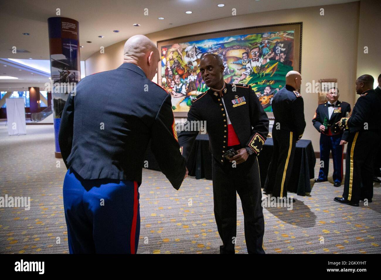 Der 19. Oberfeldwebel des Marine Corps, Sgt. Maj. Troy E. Black, nimmt am Festmahl der Marine Corps Aviation Association (MCAA) in Dallas, Texas, am 22. Juli 2021 Teil. Der Hauptfeldwebel des Marine Corps nahm an der Präsentation der Marine-Piloten Teil, die 2021 Auszeichnungen erhalten hatten. Die MCAA ist eine gemeinnützige Organisation, die professionelle Exzellenz in der Meeresluftfahrt anerkennt, die Öffentlichkeit über ihre Geschichte und ihr Erbe aufklärt und jährlich 28 Marine Corps Aviation Awards ausgibt. Stockfoto