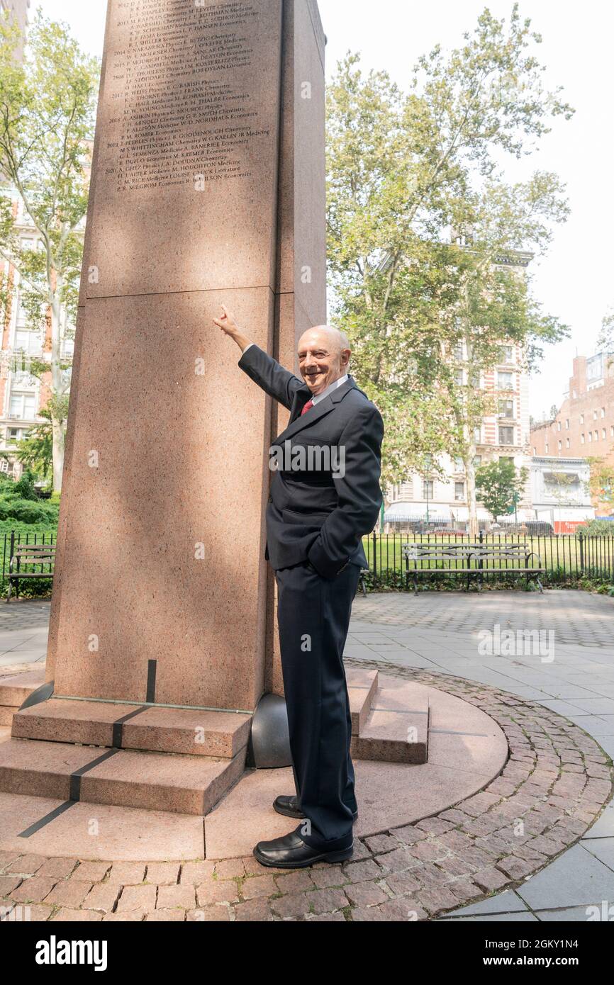 New York, NY - 15. September 2021: 2020 Nobelpreisträger Dr. Harvey J. Alter nimmt an der Enthüllung von acht neuen Inschriften für das Nobeldenkmal im Theodore Roosevelt Park Teil Stockfoto