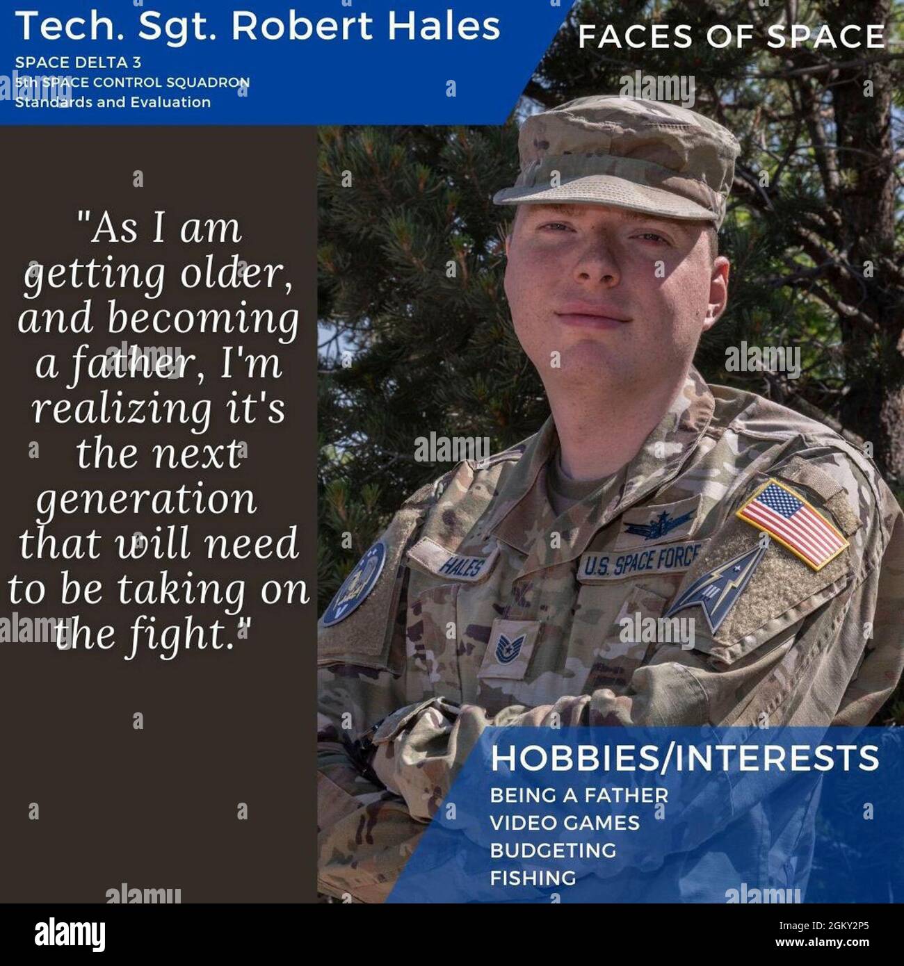 PETERSON SPACE FORCE BASE, Colorado -- U.S. Space Force Tech. Sgt. Robert Hales, Space Delta 3 – Space Electronic Warfare, 5th Space Control Squadron Standards and Evaluation, nicht beauftragter Offizier, posiert für ein Foto auf der Peterson Space Force Base, Colorado, 23. Juli 2021. Hale sprach über sein Vatersein, Familiengeschichte und was er tut und wie es die Gesamtmission unterstützt. Die Mission des 5. Weltraumkontrollgeschwaders ist es, dem Kommandanten des US-Raumfahrtkommandos flexible und reaktionsschnelle Raumkontrollfunktionen zu bieten, um die nationalen Sicherheitsraumkapazitäten zu schützen und zu verteidigen. Stockfoto