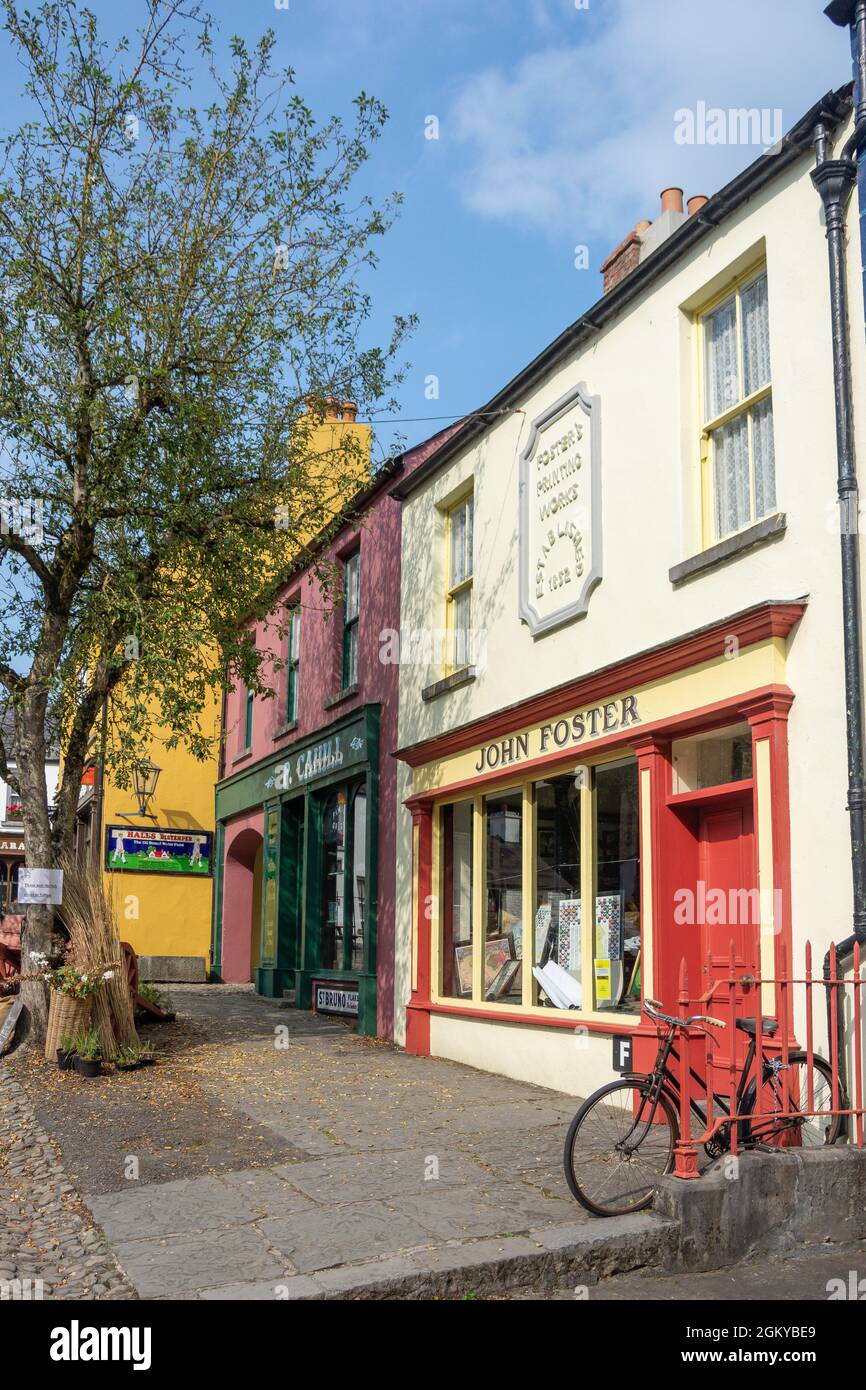 Shoppen Sie an der Village Street im Bunratty Folk Park, Bunratty, County Clare, Republik Irland Stockfoto