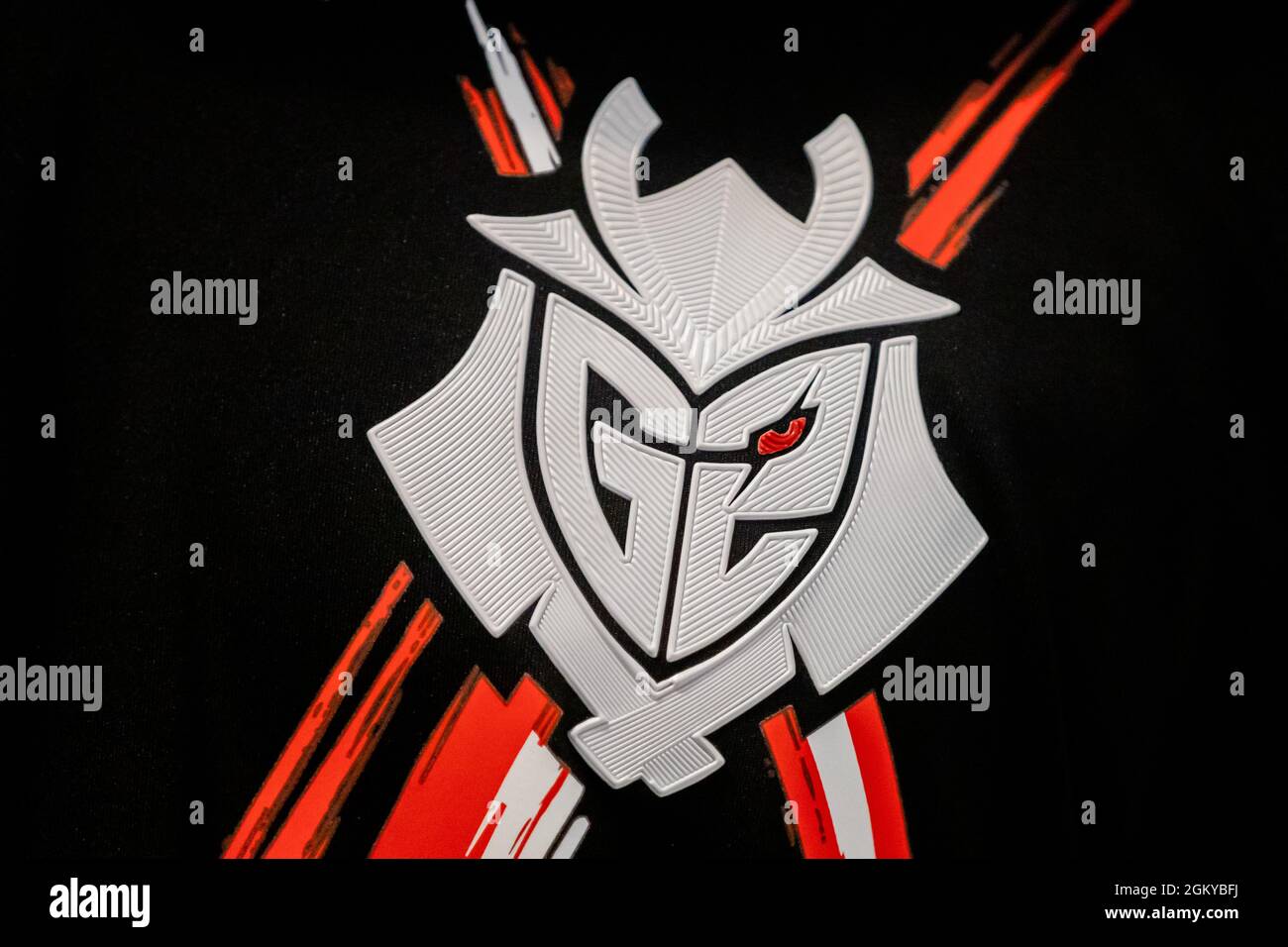 Berlin, Deutschland. September 2021. Das Logo des Team G2 Esports aus Berlin ist auf einem Trikot beim internationalen E-Sport-Turnier 'Valorant Champions Tour: Masters Berlin' in der Verti Music Hall zu sehen. Quelle: Christoph Soeder/dpa/Alamy Live News Stockfoto