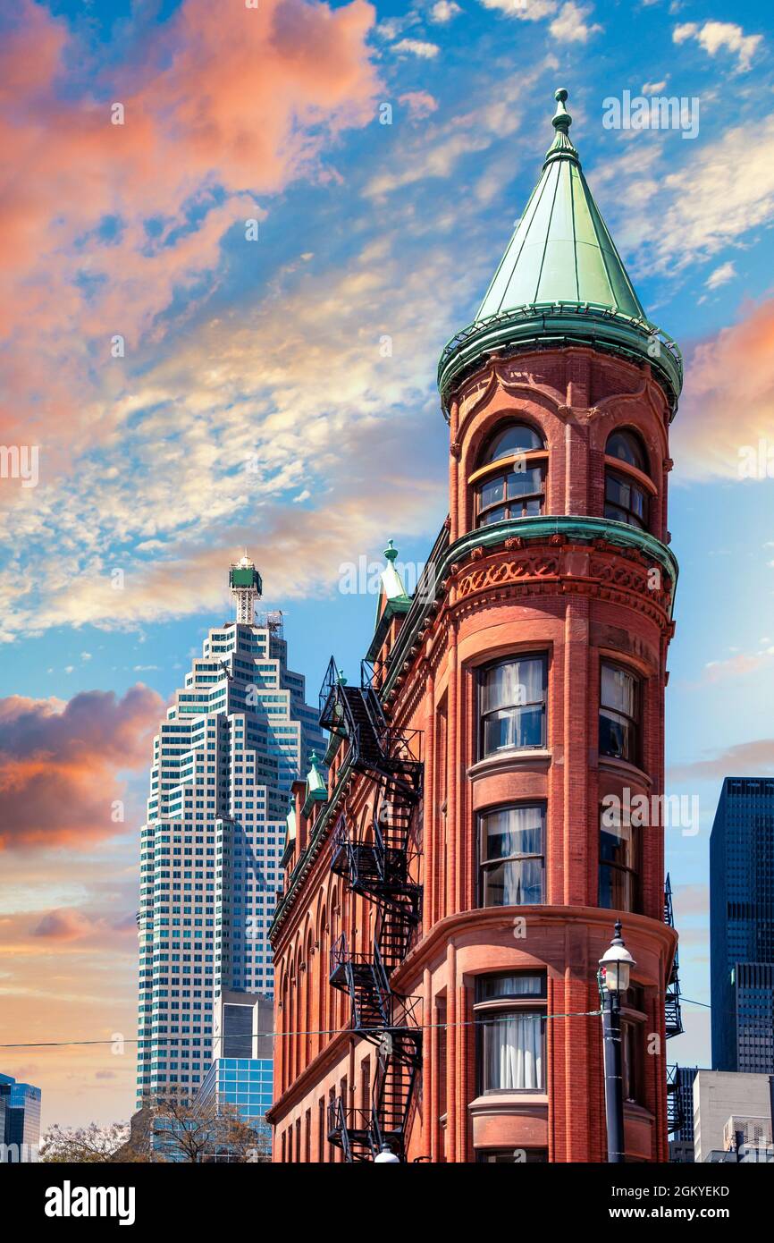 Das Flatiron Building oder das Gooderham Building, das ein Kulturerbe von Toronto, Kanada, ist Stockfoto