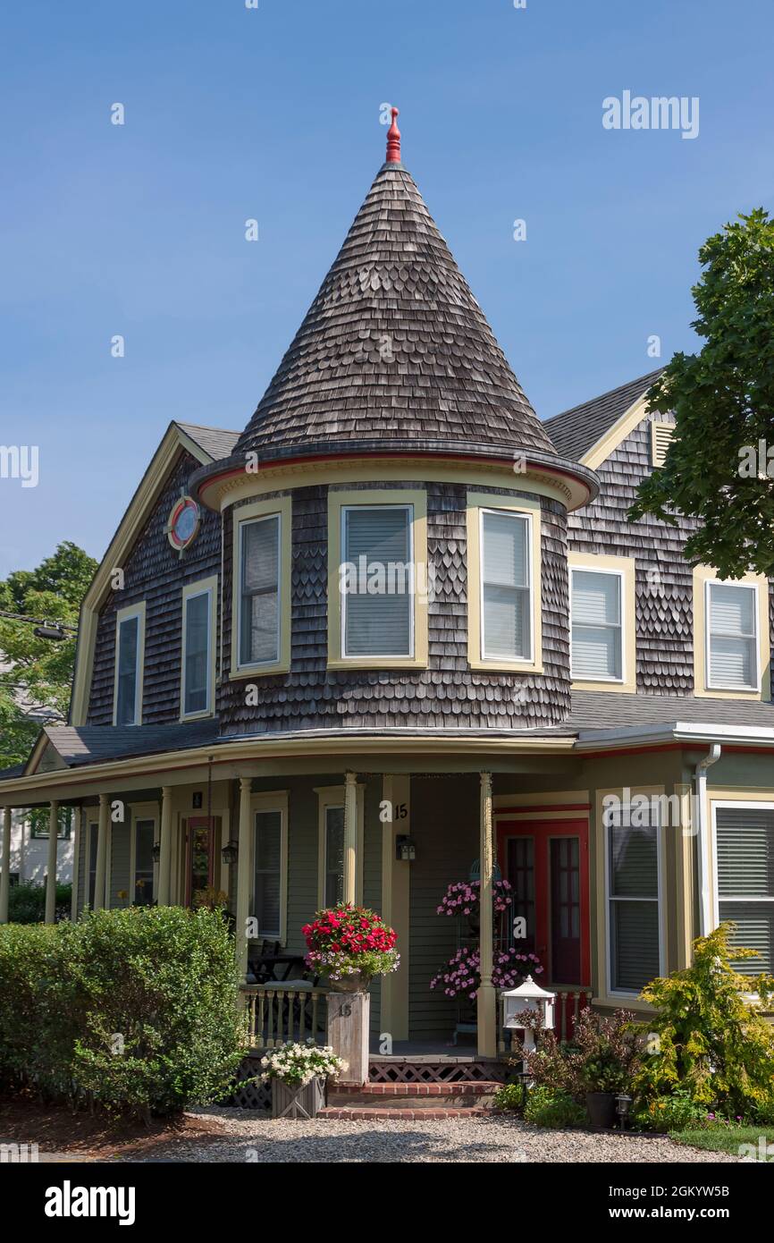 Queen Anne Stil Haus mit einem Turm in Massachusetts. Stockfoto