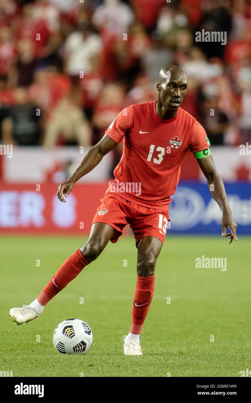 Toronto, Kanada, 8. September 2021: Atiba Hutchinson vom Team Canada im Einsatz während des CONCACAF FIFA World Cup Qualifying 2022-Spiels gegen El Salvador auf dem BMO-Feld in Toronto, Kanada. Kanada gewann das Spiel mit 3:0. Stockfoto