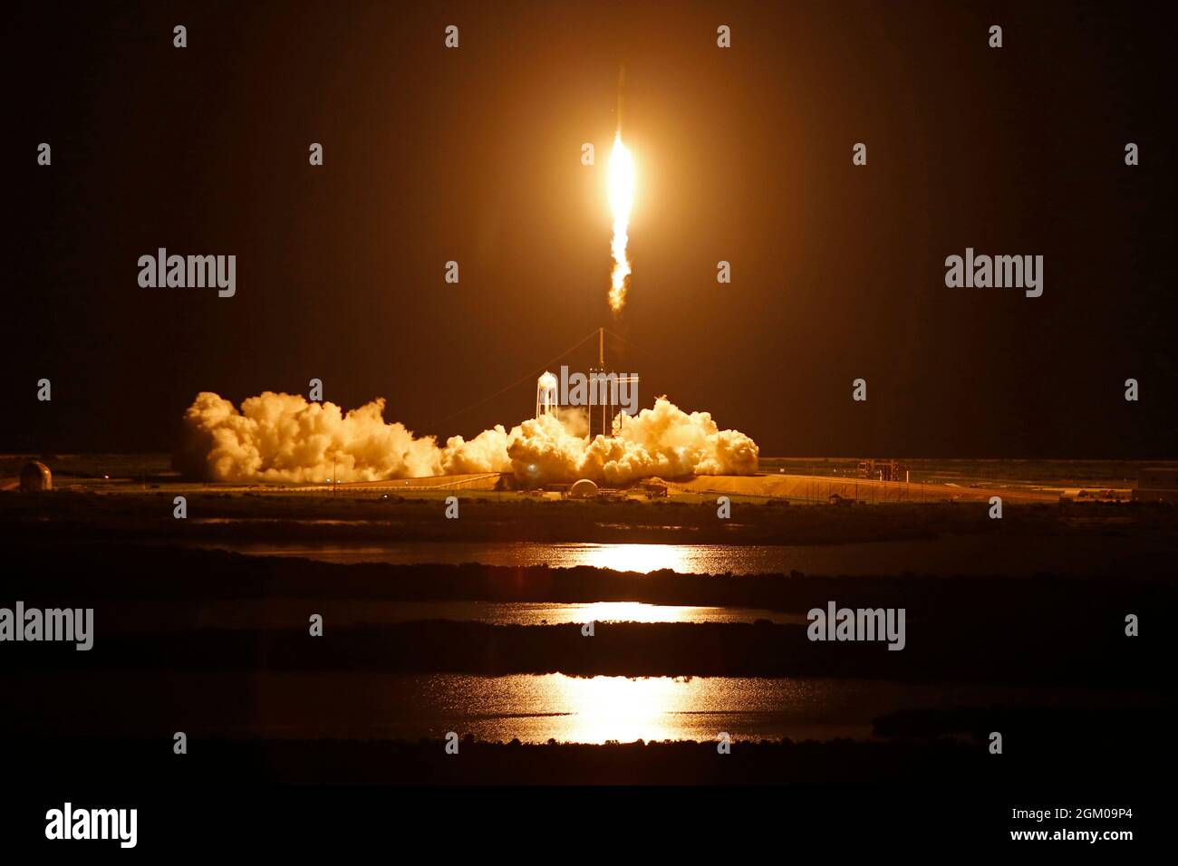Die zivile Besatzung der Inspiration 4 an Bord einer Kapsel des Crew Dragon und der SpaceX Falcon 9-Rakete startet von Pad 39A im Kennedy Space Center in Cape Canaveral, Florida, 15. September 2021. REUTERS/Joe Skipper Stockfoto
