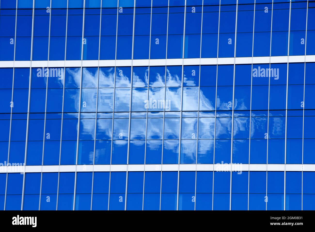 Reflexion der Cloud im Fenster Stockfoto