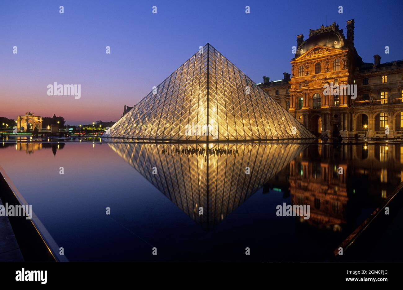 FRANKREICH PARIS (75) 1. BEZIRK, UNESCO-WELTKULTURERBE, LOUVRE-MUSEUM, LOUVRE-PYRAMIDE VOM ARCHITEKTEN LEO MING PEI Stockfoto