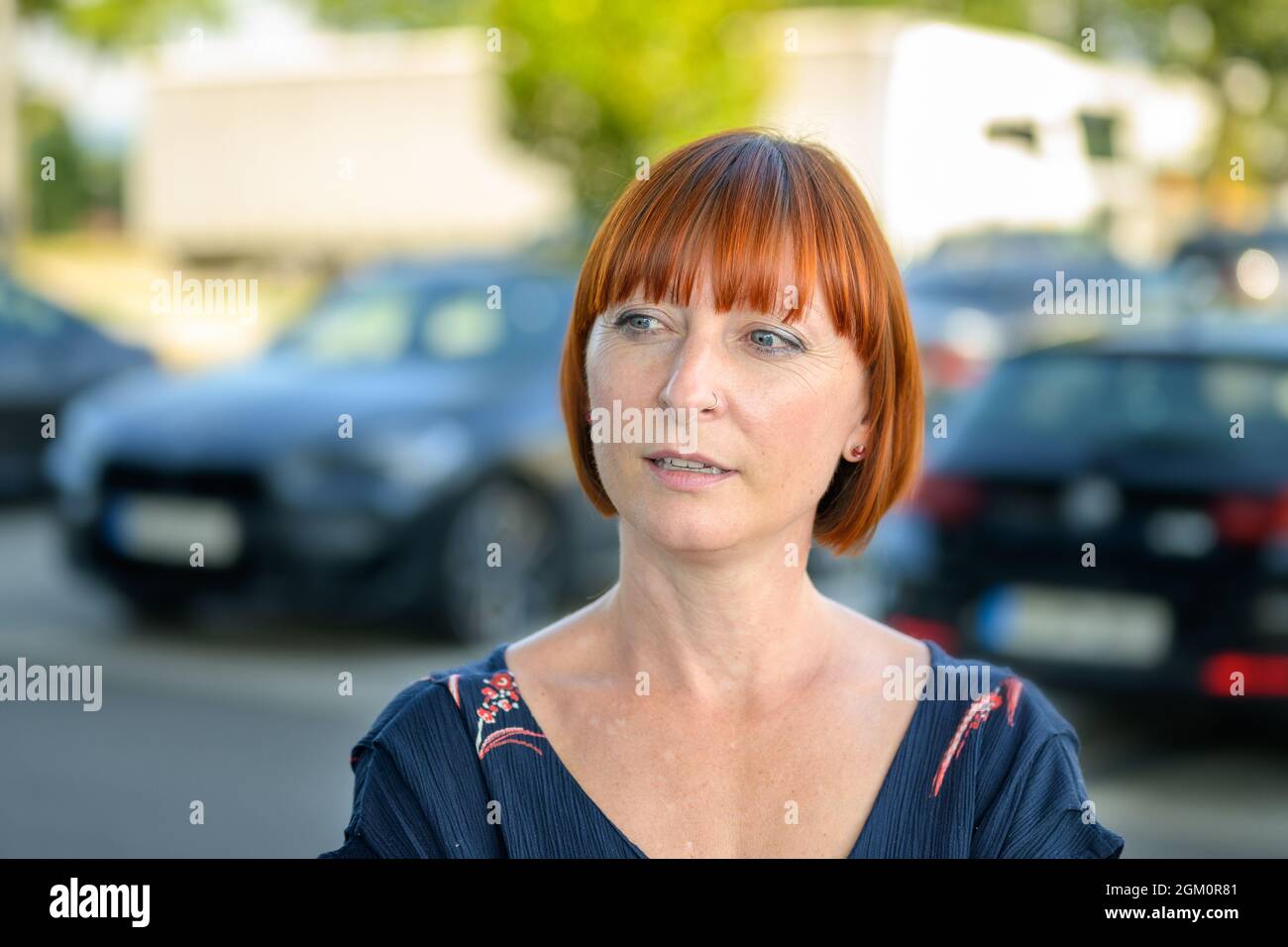 reife-rothaarige-frau-fotos-und-bildmaterial-in-hoher-aufl-sung-alamy