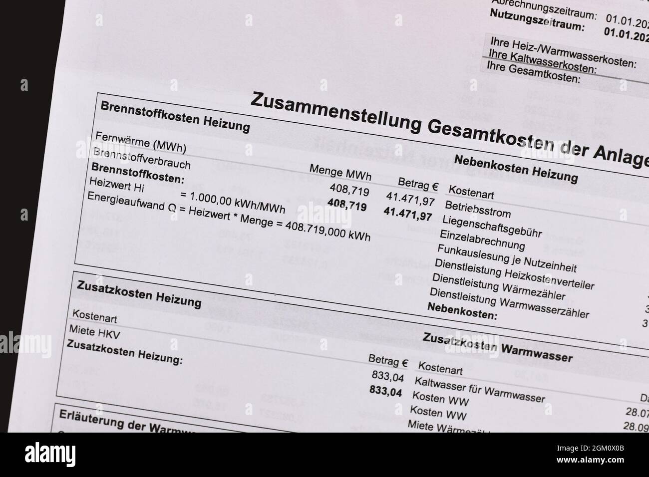 Deutschland - September 2021: Heizkosten in der deutschen Service-Charge-Abrechnung aufgeführt Stockfoto