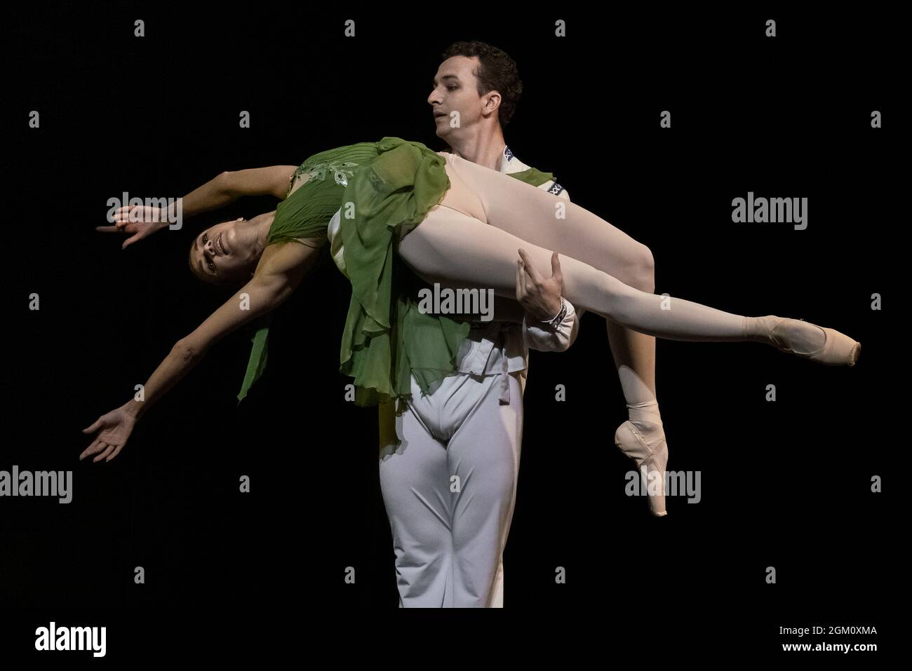 ‘Forest Song’ aufgeführt von Julia Moskalenko und Wolodymyr Kutusov. Ukrainische Ballettgala in Sadler’s Wells, London, Großbritannien Stockfoto