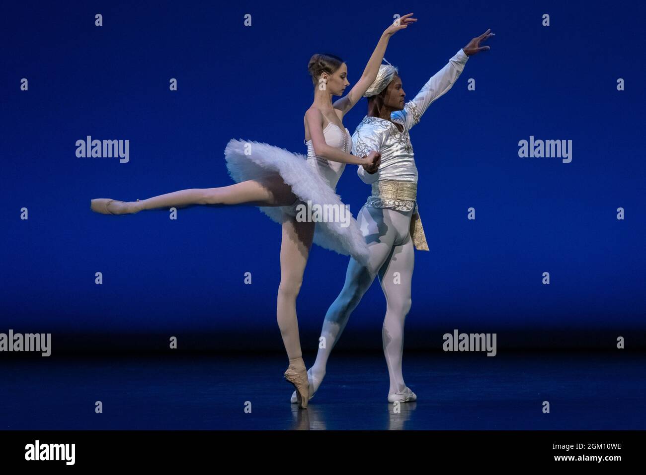 ‘La Bayadère’ aufgeführt von Anna Muromtseva und Fernando Montaño. Ukrainische Ballettgala in Sadler’s Wells, London, Großbritannien Stockfoto