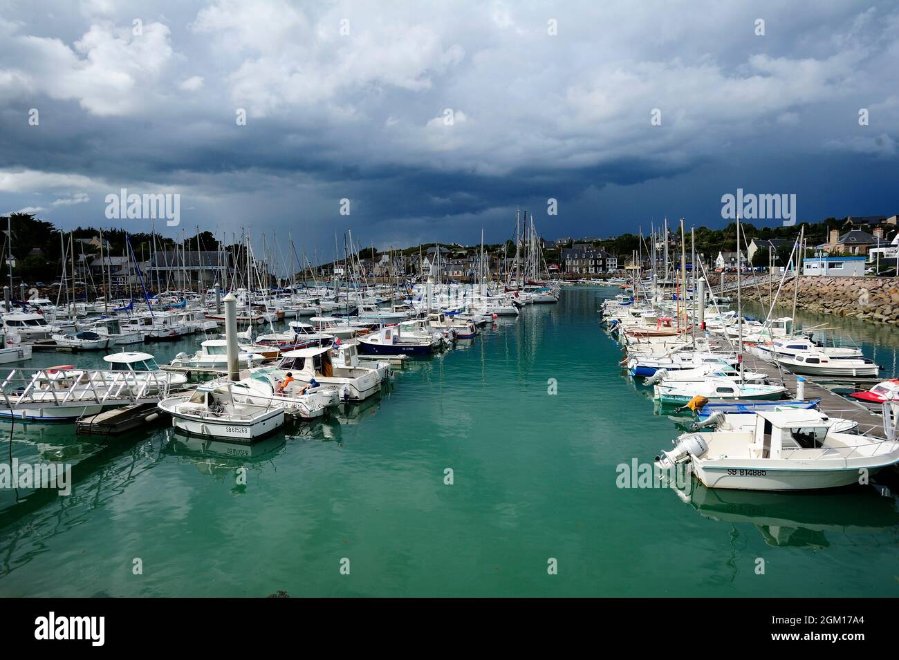 FRANKREICH. BRETAGNE. COTES D'ARMOR (22) PLENEUF-VAL ANDRE.PORT DAHOUET.(BILD NICHT VERFÜGBAR FÜR KALENDER ODER POSTKARTE) Stockfoto