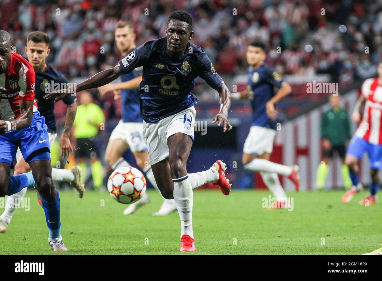 Zaidu Sanusi aus Porto in Aktion während des UEFA Champions League, Gruppe B, Fußballspiels zwischen Atletico de Madrid und FC Porto am 15. September 2021 im Wanda Metropolitano Stadion in Madrid, Spanien - Foto: IRH/DPPI/LiveMedia Stockfoto