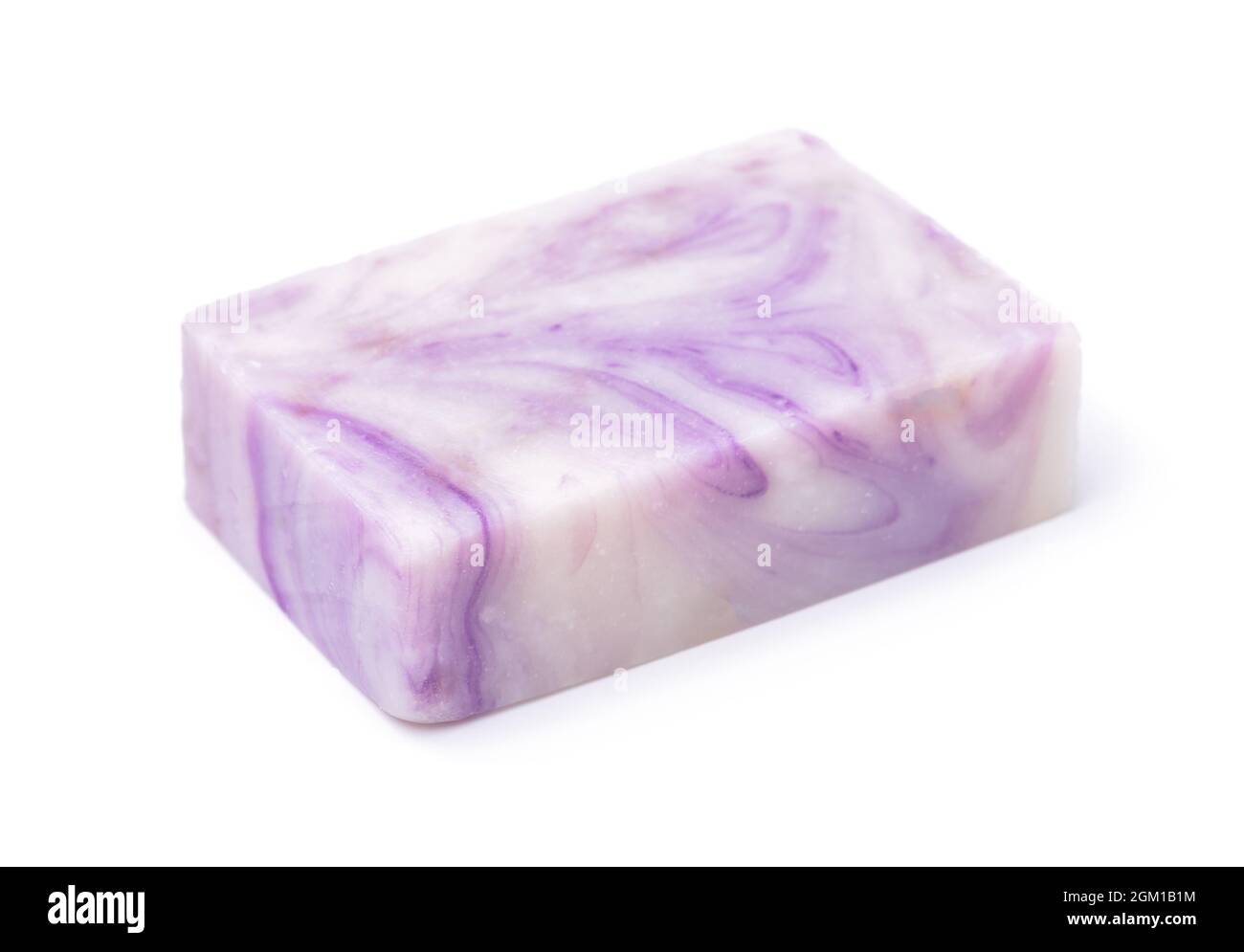 Handgemachtes Lavendel Bio-Seifenstück auf weiß isoliert Stockfoto