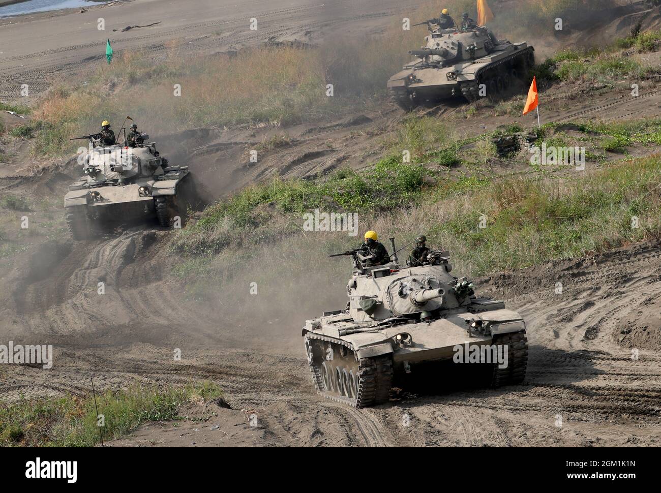 Taipei, Taipei, Taiwan. September 2021. M60-A3 Panzer werden im Rahmen der 37. Auflage der HanKuang-Militärübung eingesetzt, um eine Landverteidigungsoperation durchzuführen. Angesichts der sich verschärfenden #-Drohungen aus China wurden Schulungen durchgeführt, die auch die Risikobewertung und Überwachung von Feinden einschlossen, wobei die USA Waffenverkäufe für die selbstregierte Insel anboten, während die Insel bessere Beziehungen zu Japan und anderen europäischen Ländern wie der Tschechischen Republik aufbaute, Litauen und Polen. (Bild: © Daniel Ceng Shou-Yi/ZUMA Press Wire) Stockfoto