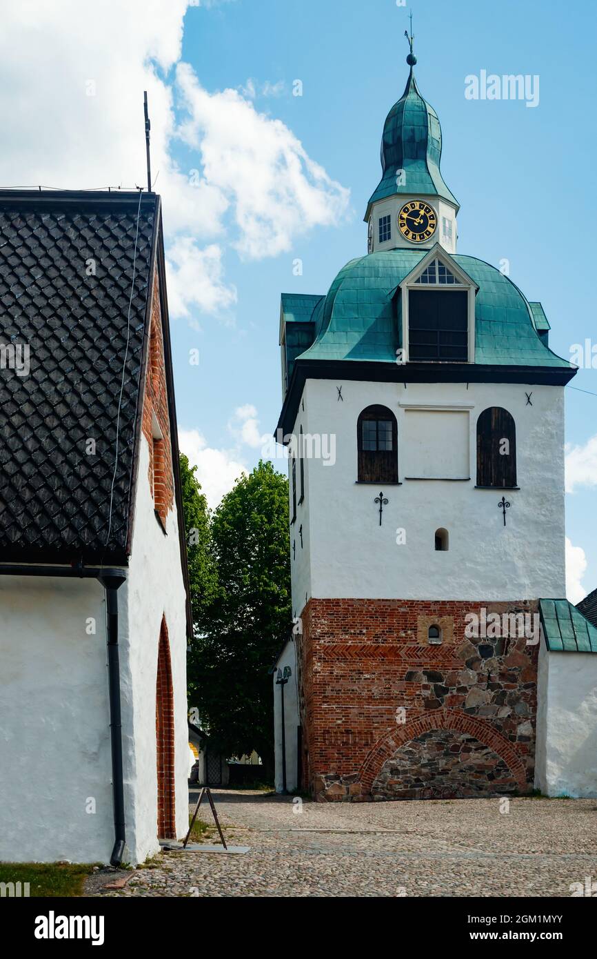 Schöner Glockenturm der Kathedrale von Porvoo in der Altstadt von Porvoo Stockfoto