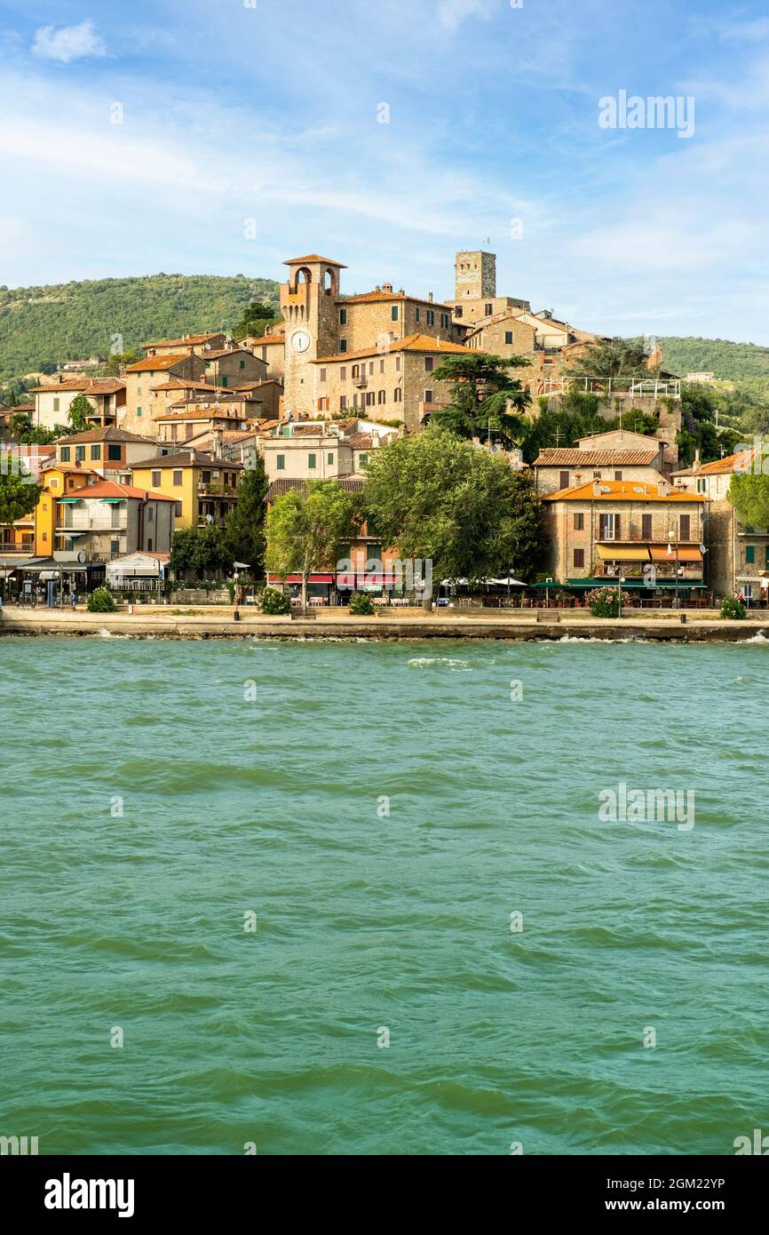 Blick auf Passignano vom Trasimenischen See, Perugia, Umbrien, Italien Stockfoto