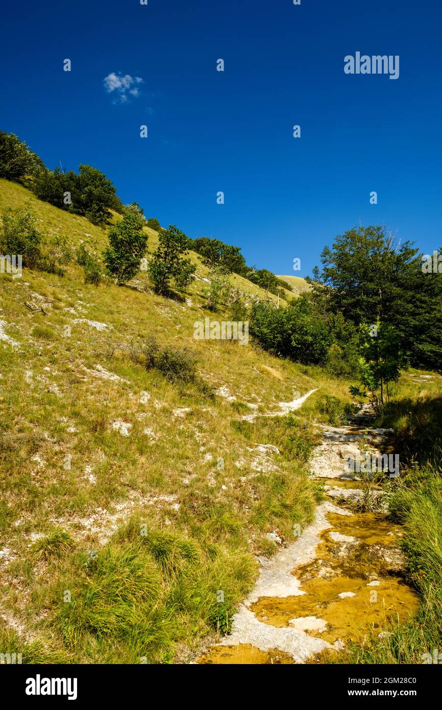 Wege des Regionalparks Monte Cucco, Umbrien, Italien Stockfoto