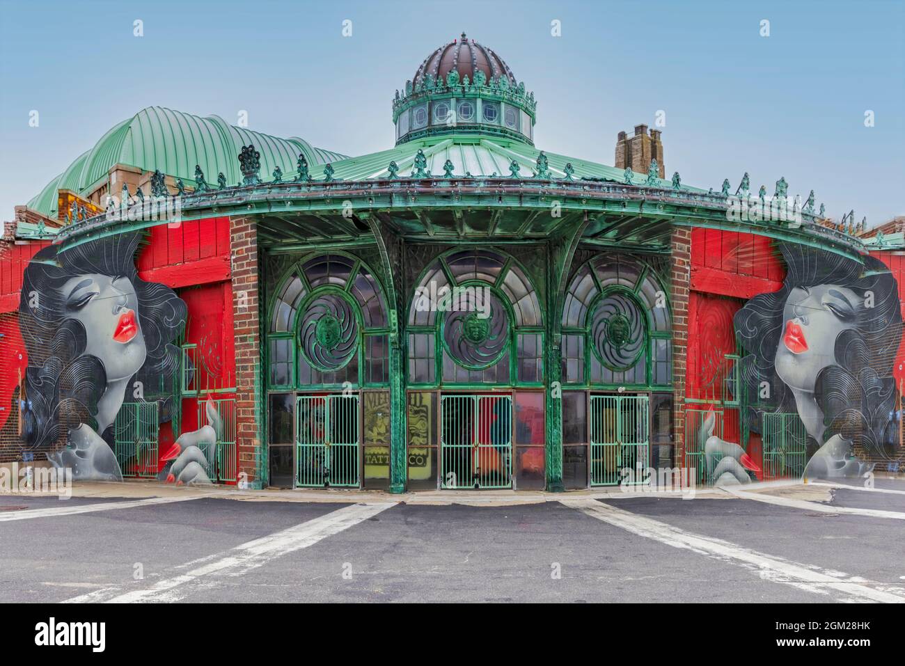 Asbury Park Carousel - Blick auf das historische Carousel House im Asbury Park. Dieses Bild ist sowohl in Farbe als auch in Schwarzweiß verfügbar. Weitere anzeigen Stockfoto