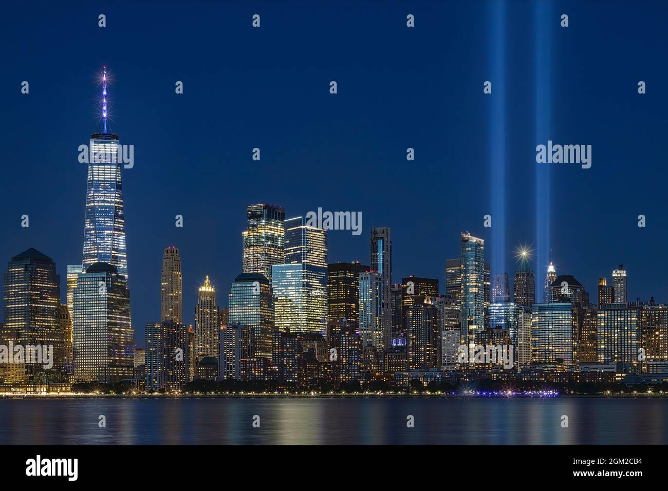 NYC Tribute in Light 19 - am 19. Jahrestag zollt die Skyline von Lower Manhattan erneut Tribut und erinnert sich an alle Opfer der Horri Stockfoto