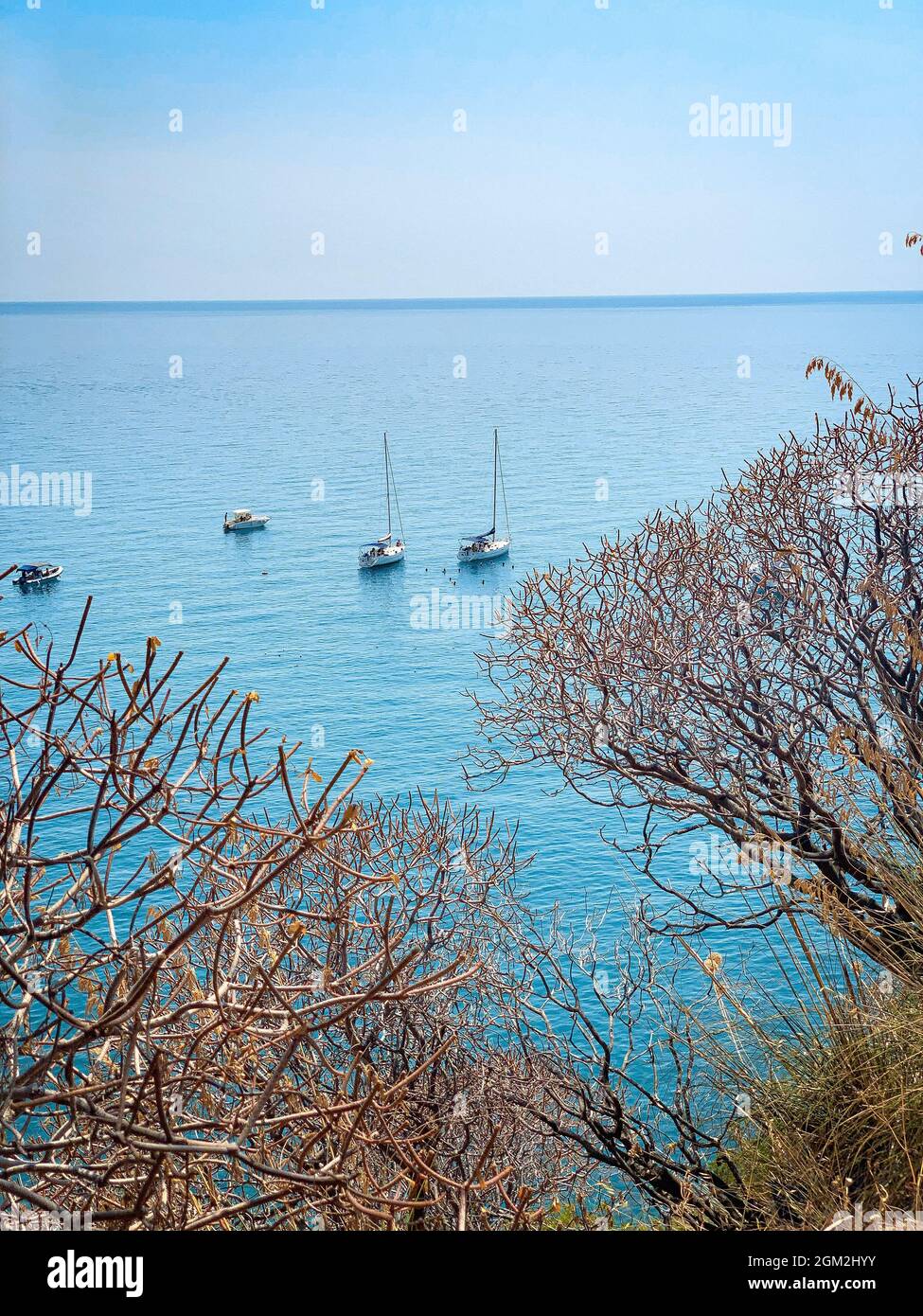 Malerische Aussicht auf Meer gegen Himmel Stockfoto