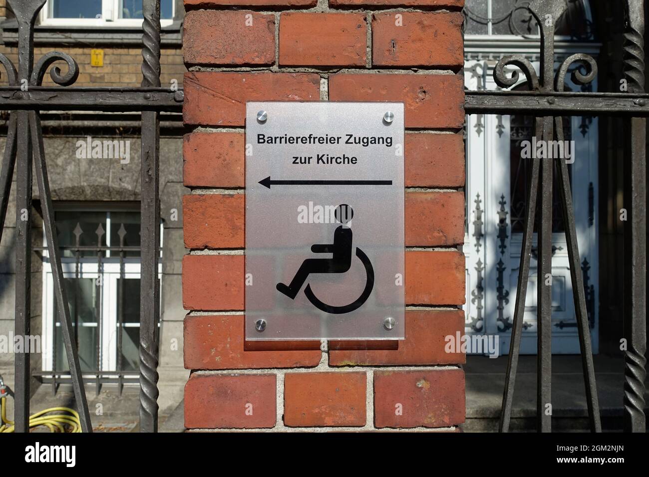 Barrierefreier Zugang zur Kirche Stockfoto